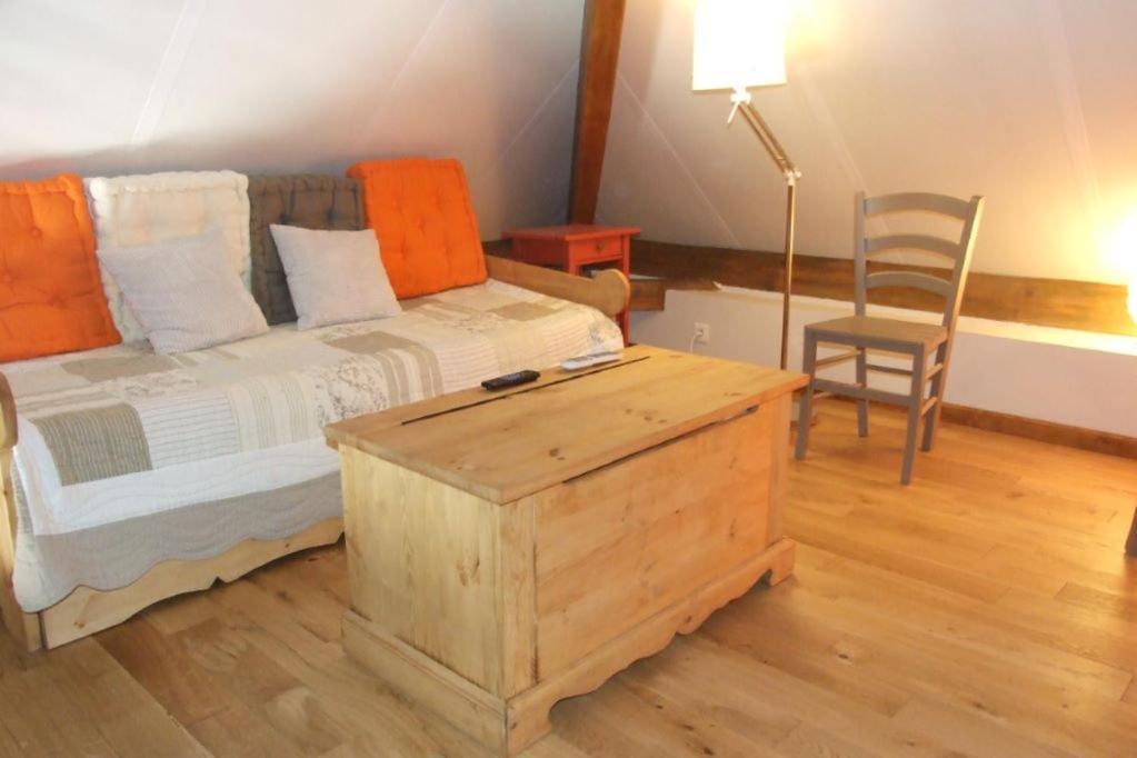 Les Pins - Maison Avec Parking Ferme Et Jardin Commun Au Calme Saint-Prix  Eksteriør billede